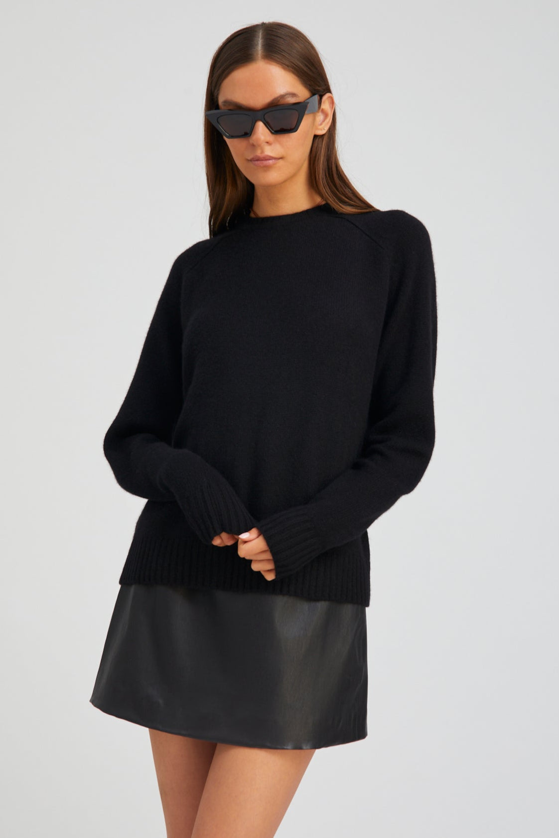 Black Cashmere Loose Gauge Crewneck